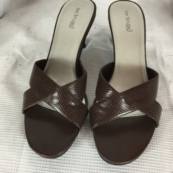 Bay Studio womens brown faux croc open toe sandals - Picture 7 of 7
